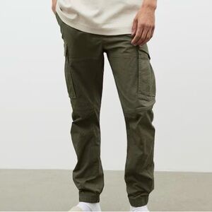 ‘H&M’ Men’s Green Jogger. Size- Men’s US M.